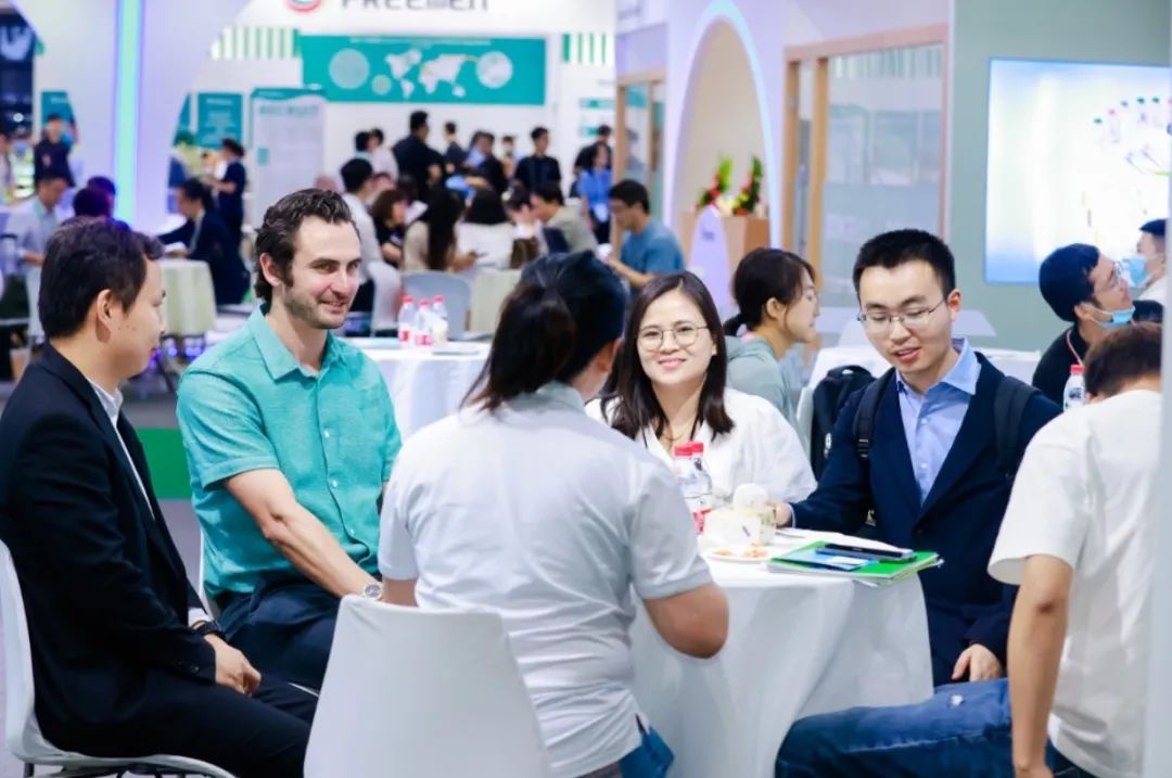 优米网官方下载展会现场洽谈业务 优米网官方下载展会现场洽谈业务